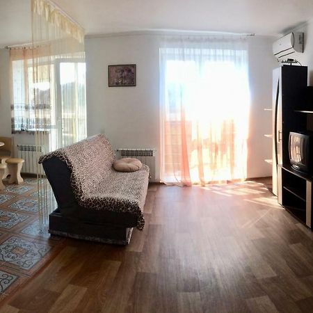 Studio Apartment In Center Poltava Exterior photo